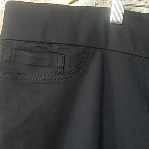 NWT - JM Collection Woman Black Slim Leg Pant -24W